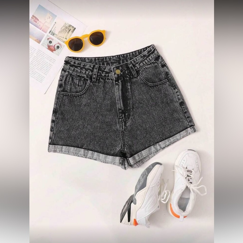 NWOT Stylish Black Denim Shorts